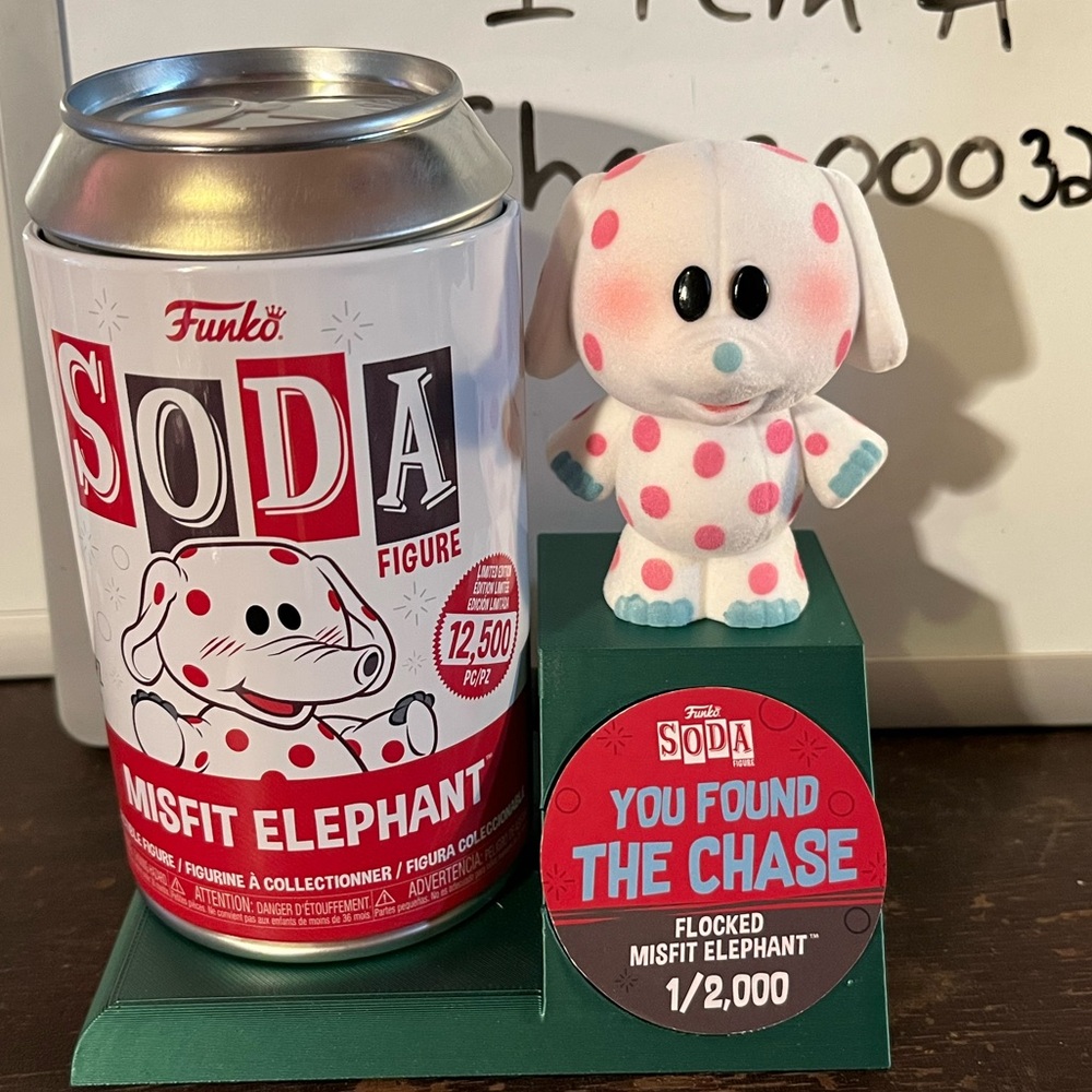 Funko Soda CHASE Misfit Elephant Flocked Rudolf island of misfit toys limited ed